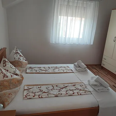 Antonella * Betina (Sibenik-Knin)