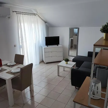 Antonella * Betina (Sibenik-Knin)